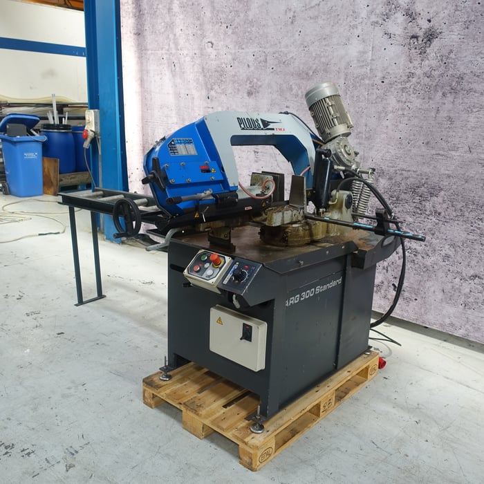 Used Pilous ARG 300 manual bandsaw - Ø300 mm.