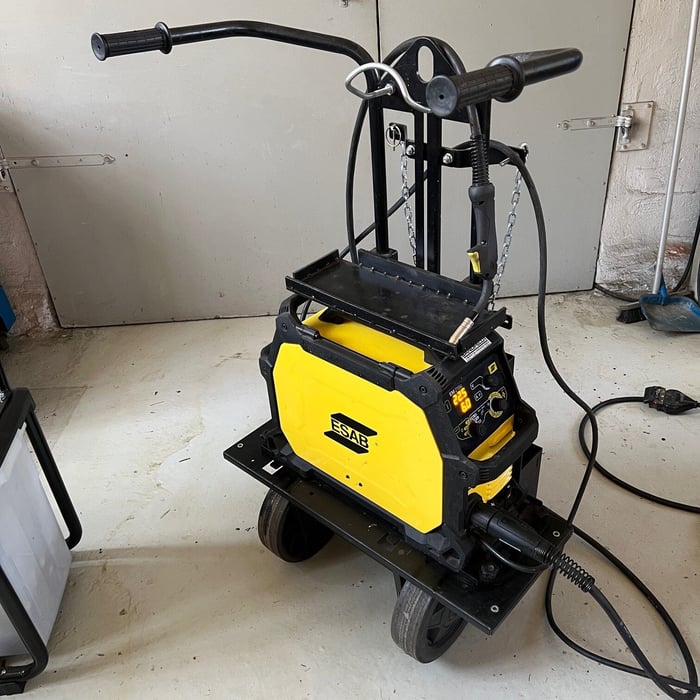 Brugt Esab Rebel EM 215ic CO-2 & elektrode anlæg - 205/180 amp.