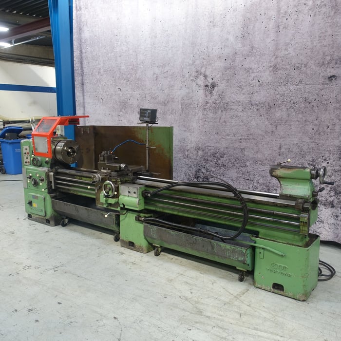 Used Ursus 250 lathe - 250 x 2500 x 152 mm.