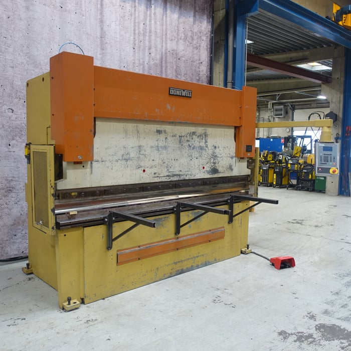 Used Donewell 125-3100 hydr. CNC press brake - 3100 x 125 t.
